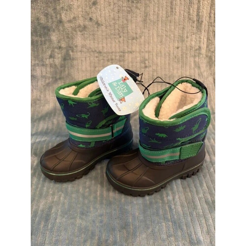 Children’s winter boots size 7/8 dinosaur new with tags faux fur lined